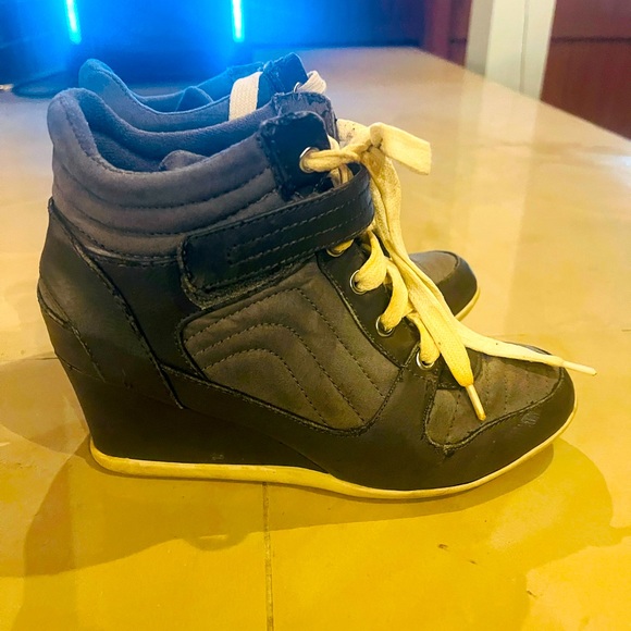 H&M Wedge Ankle Tie Shoe Boot Sz 6.5 (37) - Picture 2 of 6